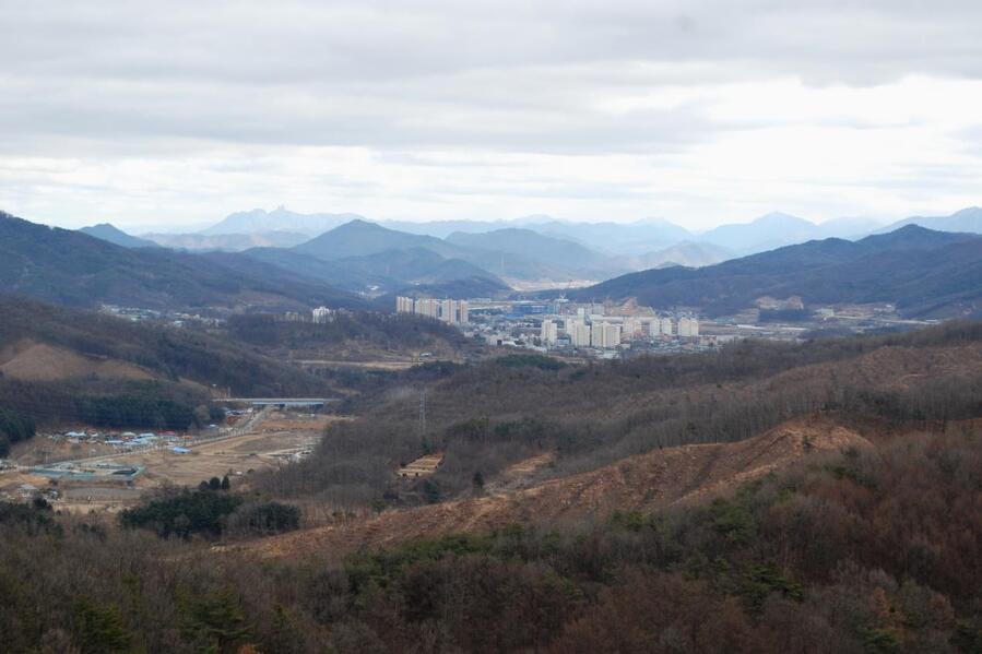 ▲ 임도 전망 좋은 곳에서 바라본 음성읍.ⓒ진경수 山 애호가