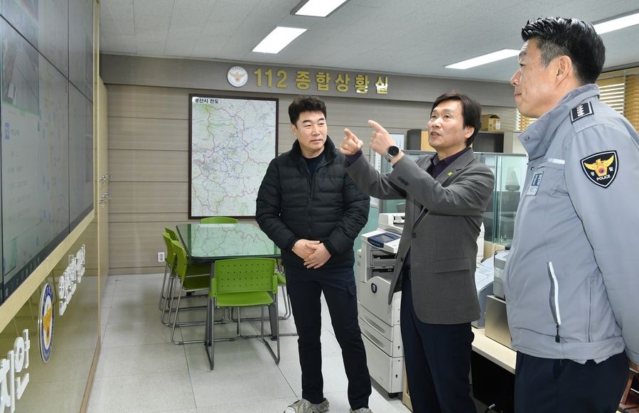 ▲ 조현일 경산시장은 설 명절을 앞두고 경산지역 군부대, 우체국, 소방서 등 설 명절 비상근무 기관을 차례로 방문해 지역 안보와 시민 안전, 생활 편의를 위해 애쓰고 있는 군 장병과 직원들을 격려했다.ⓒ경산시