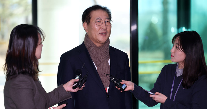 ▲ 박성재 법무부장관 후보자가 지난 1월25일 서울 서초구 서울고등검찰청에 마련된 인사청문회 준비단 사무실로 출근하며 취재진과 질의응답을 하고 있다. ⓒ뉴시스