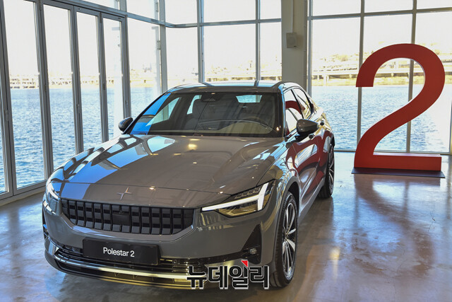 ▲ 2022년 돌풍을 일으켰던 폴스타2. 2023년에는 판매가 전년비 40% 감소했다. ⓒ뉴데일리DB