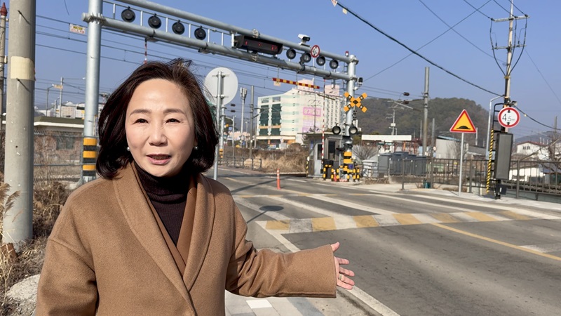 ▲ 국민의힘 송아영 세종을 예비후보가 조치원읍 2031년을 기점으로 철도 지하화를 통한 '조치원 대통합개발'을 추진할 계획을 밝히고 있다.ⓒ송아영 세종을 예비후보