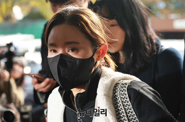 ▲ 출국금지 된 전 펜싱 국가대표 남현희가 지난해 11월 8일 오전 서울 송파경찰서로 전청조 씨와 대질조사를 위해 입장하고 있다. ⓒ뉴데일리DB