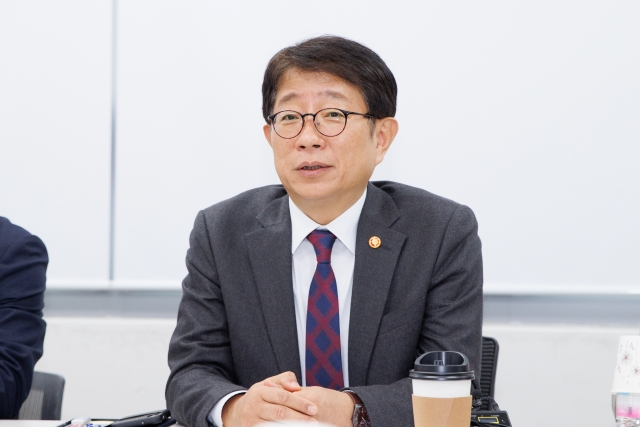 ▲ 박상우 국토교통부 장관은 14일 '국토교통 개혁 TF' 킥오프 회의를 열고 TF 운영 방향과 정책과제에 대해 논의했다. ⓒ국토교통부