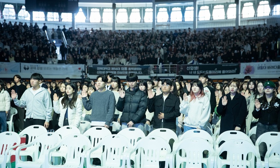 ▲ 전북대가 14일 오후 1시 전주실내체육관에서 2024학년도 신입생 입학식 및 오리엔테이션을 개최했다.ⓒ전북대