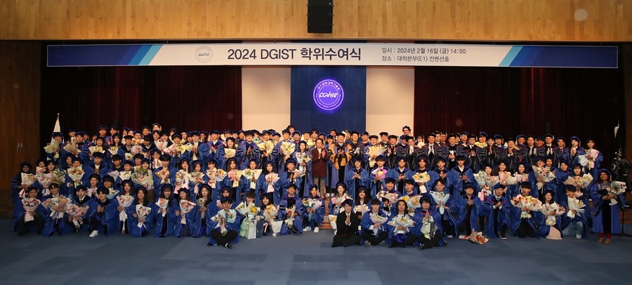 ▲ DGIST(총장 이건우)는 2월 졸업생을 대상으로 한 ‘2024년도 전기(2월) 학위수여식’을 16일 대학본부 컨벤션홀에서 주최했다.ⓒDGIST