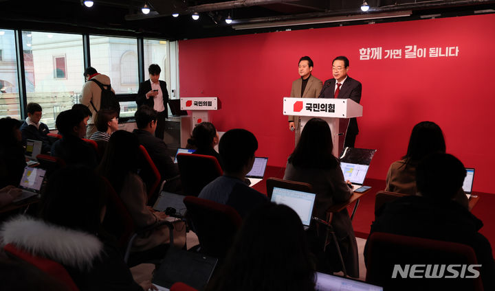 ▲ 정영환 국민의힘 공천관리위원장이 16일 오전 서울 여의도 국민의힘 중앙당사에서 공천관리위원회 제8차 회의 결과를 발표하고 있다. ⓒ뉴시스