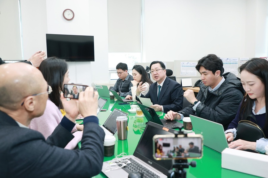 ▲ 이장우 대전시장이 숙원인‘호남선 지하화’, ‘대전교도소 이전’ 등 지역 현안사업 지원을 건의해 지원을 약속했다고 밝히고 있다.ⓒ대전시