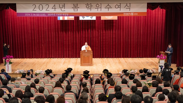 ▲ 동국대학교 WISE캠퍼스는 지난 16일 오전 11시 교내 100주년기념관 대강당에서 ‘2024년 봄 학위수여식’을 가졌다.ⓒ동국대 WISE캠퍼스