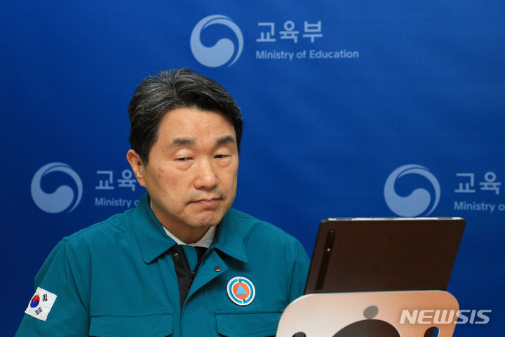 ▲ 이주호 사회부총리 겸 교육부 장관이 19일 오전 서울 종로구 정부서울청사에서 '사회부총리-대학총장 간 의대 휴학 관련 회의'를 하고 있다. ⓒ뉴시스