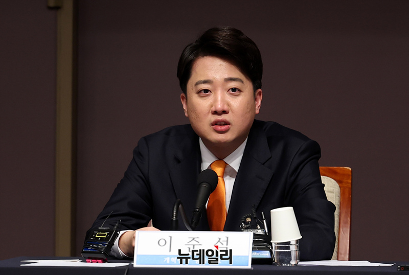 ▲ 이준석 개혁신당 공동대표가 19일 서울 중구 한국프레스센터에서 열린 관훈토론회에서 질의에 답하고 있다. ⓒ정상윤 기자