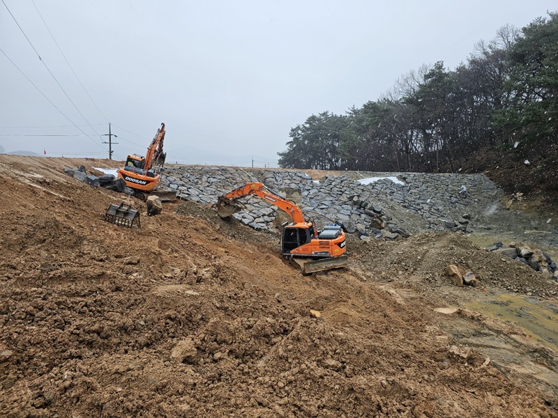 ▲ 계룡면 밑머리 저수지 정비사업 현장.ⓒ공주시
