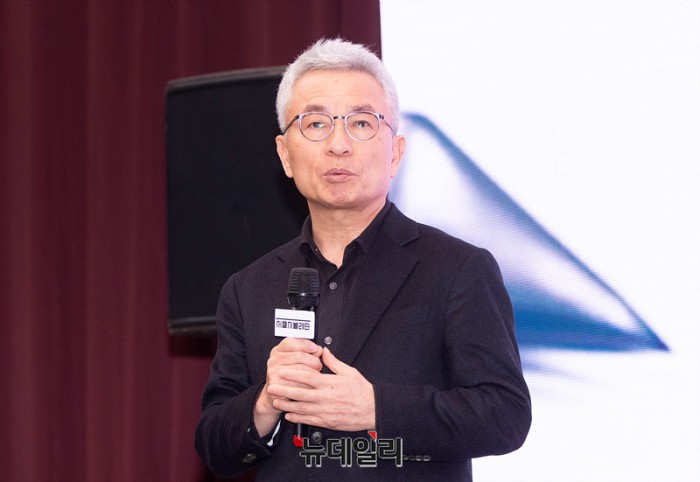 ▲ '서울시발레단' 창단 기자간담회에서 안호상 세종문화회관 사장이 경과 보고를 하고 있다.ⓒ서성진 기자