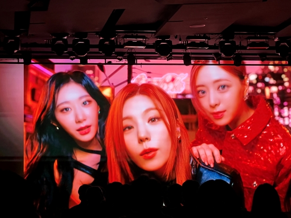 ▲ 코카-콜라가 20일 신제품 '코카-콜라 제로 한류'를 출시하며 선보인 뮤직비디오 한 장면.ⓒ최신혜 기자