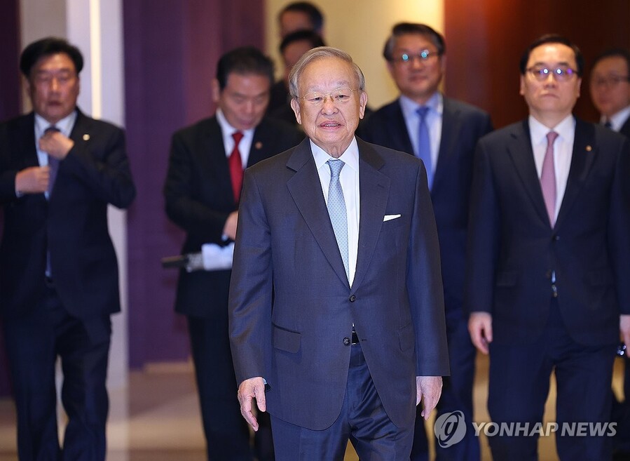 ▲ 손경식 경총회장이 21일 오전 서울 중구 웨스틴 조선호텔에서 열린 경총 이사회 및 정기총회에 참석하고 있다. ⓒ연합뉴스