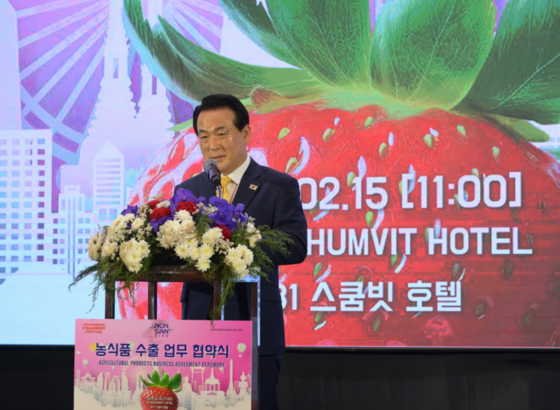 ▲ 백성현 논산시장이 태국에서 논산농업의 비전을 설명하고 있다.ⓒ논산시