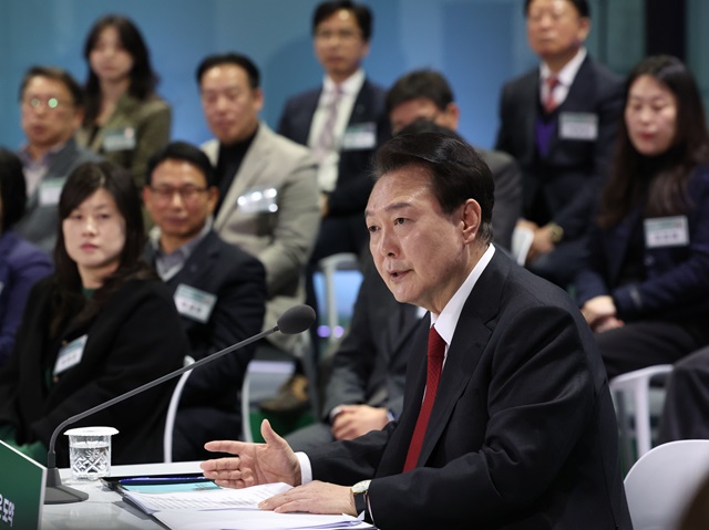 ▲ 윤석열 대통령이 21일 울산전시컨벤션센터에서 '다시 대한민국! 울산과 대한민국의 새로운 도약'을 주제로 열린 열세 번째 국민과 함께하는 민생토론회에서 발언하고 있다. 2024.02.21. ⓒ뉴시스
