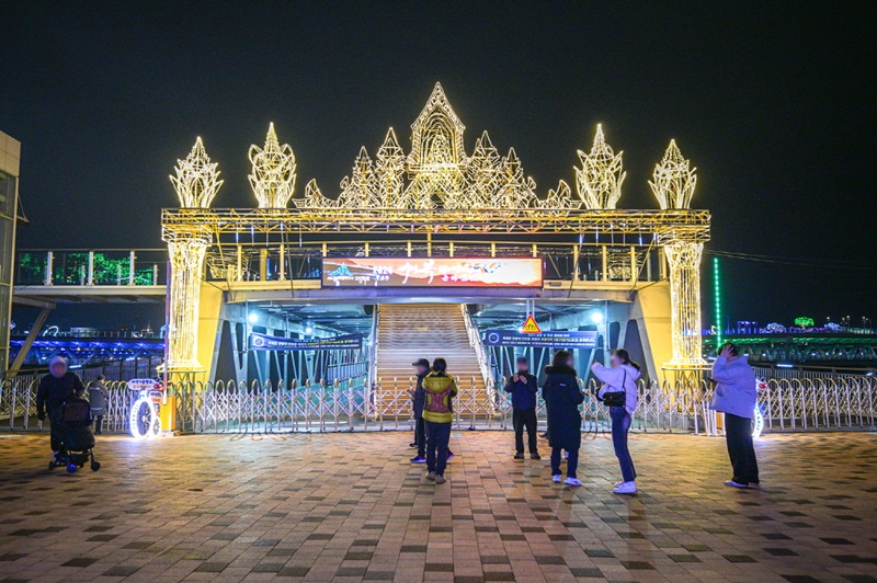 ▲ 세종 이응다리 남측 광장 루미나리 .ⓒ세종시