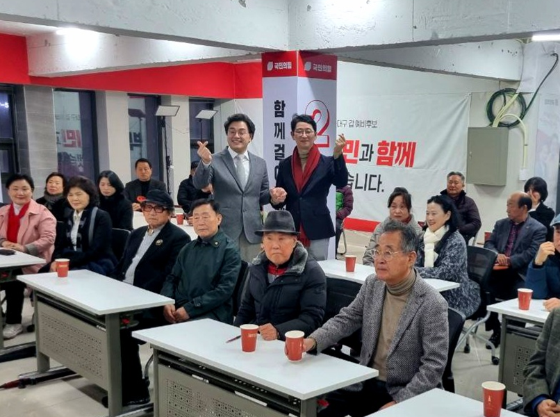 ▲ 박원석 해운대갑 예비후보가 21일 주진우 후보에 대한 지지를 선언하고 있다.ⓒ주진우 캠프