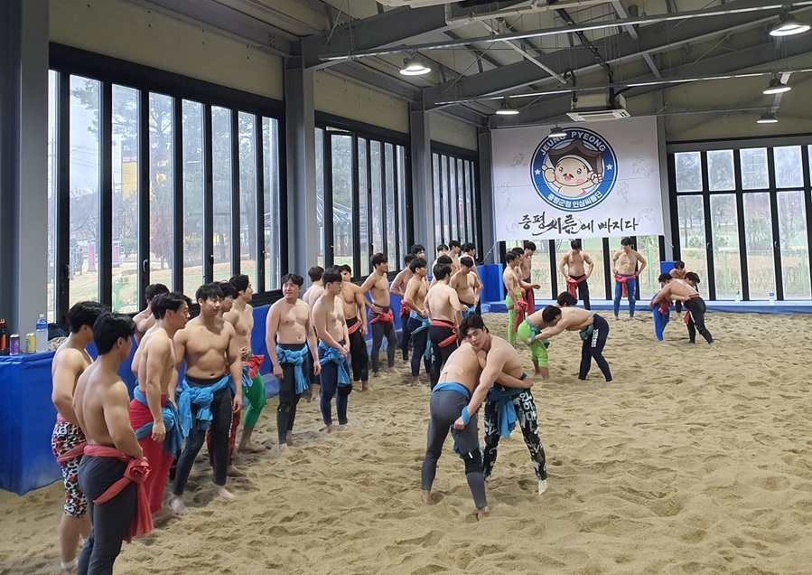 ▲ 증평군 인삼씨름장에서 선수들이 훈련을 하고 있다.ⓒ증평군