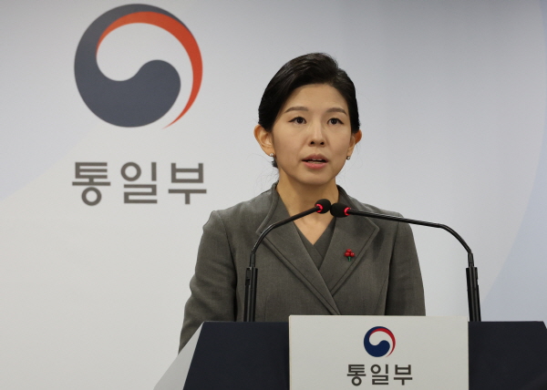 ▲ 김인애 통일부 부대변인이 지난 1일 26일 오전 서울 종로구 정부서울청사에서 현안 관련 정례브리핑을 하고 있는 모습. ⓒ뉴시스