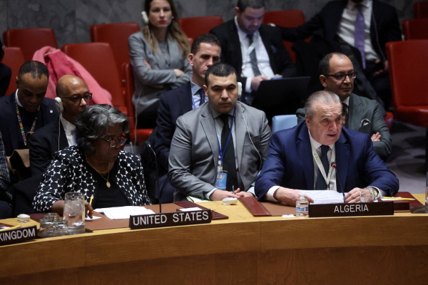 ▲ 유엔 안전보장이사회(안보리)는 지난 20일 미국 뉴욕 유엔본부에서 회의를 열고 이스라엘과 하마스의 인도주의적 휴전, 국제법 준수 등을 담은 알제리 주도 결의안을 표결했다. ⓒ로이터/연합뉴스