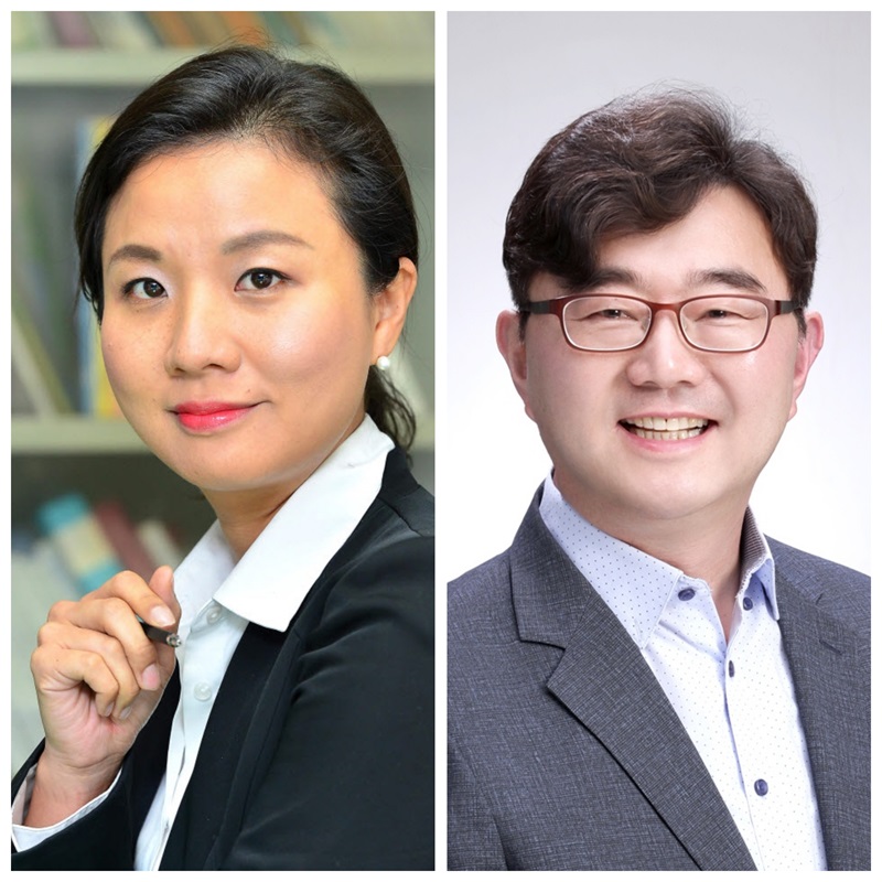 ▲ 22일 충북대학교 졸업식에서 국내 최초로 위기관리학 박사학위를 받은 문보경 씨(좌)와 염우 씨.ⓒ 충북대학교