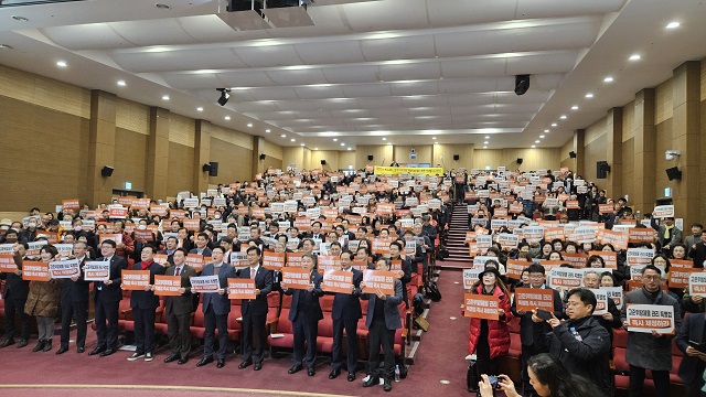 ▲ 한국방사성폐기물학회는 지난 23일 국회 의원회관 대회의실에서 각계각층 인사들이 참여한 가운데 ‘고준위 특별법 제정 촉구를 위한 범국민대회’를 개최했다.ⓒ원자력환경공단