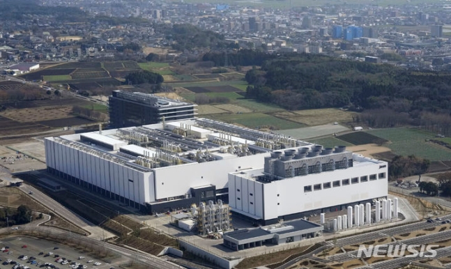 ▲ 지난 12일 일본 남서부 구마모토현 기쿠요마치에 새로 건설된 대만 반도체 제조 회사 TSMC의 공장 ⓒ뉴시스