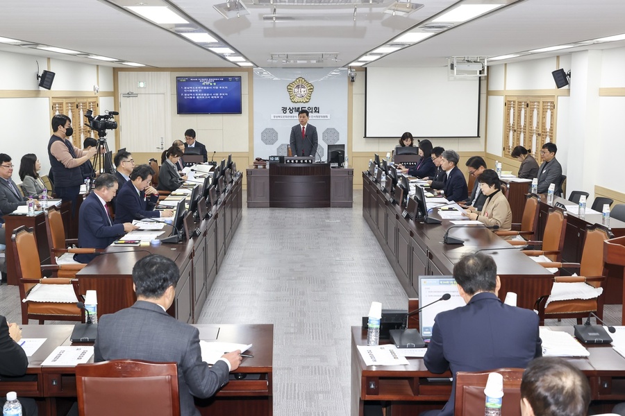 ▲ 경북도의회 경상북도문화관광공사 사장 후보자 인사청문위원회(위원장 김대일)는 2월 22일 회의를 열어 김남일 후보자에 대한 인사청문회를 진행했다.ⓒ경북도의회