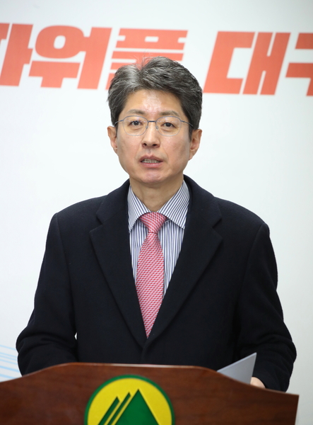 ▲ 정장수 대구시 경제부시장이 26일 대구시청에서 대구경북 광역철도 관련 기자간담회를 갖고 있다.ⓒ대구시