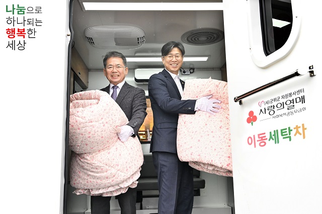 ▲ 왼쪽부터 김진열 군위군수, 서대식 군의회 부의장.ⓒ군위군