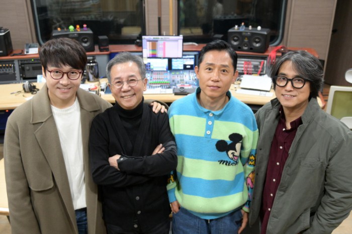 ▲ 왼쪽부터 어떤가요8 '화이트데이 듀엣 특집'에 출연하는 유리상자 이세준, 서울패밀리 위일청, 녹색지대 곽창선, 유리상자 박승화.ⓒ마포문화재단