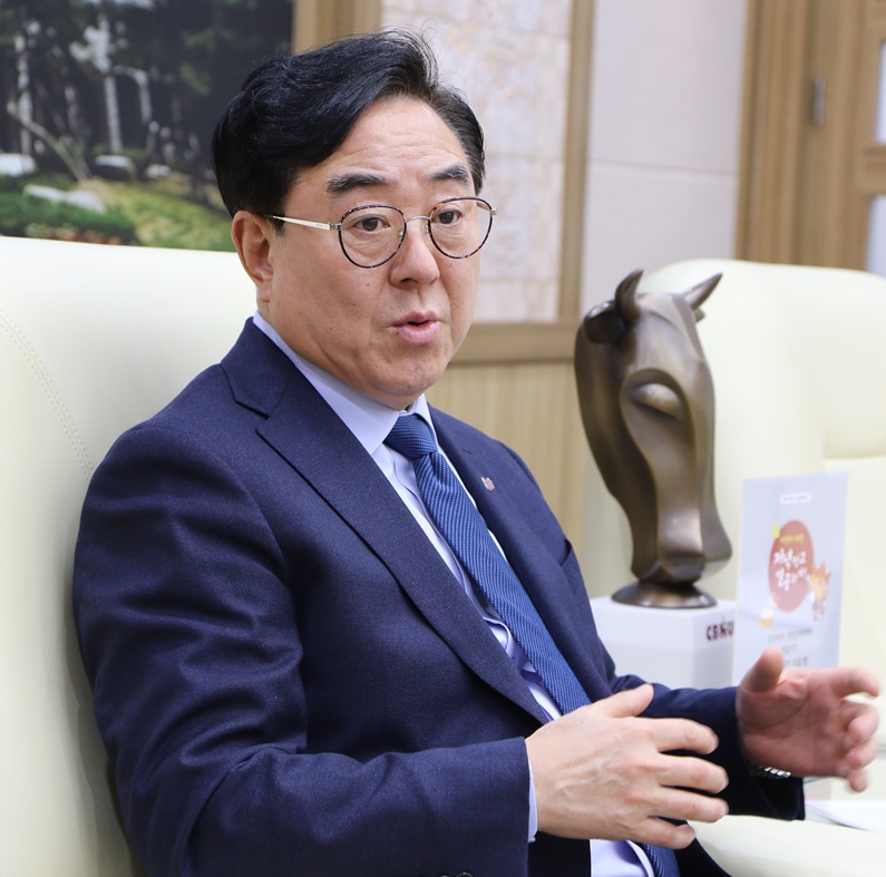 ▲ 고창섭 총장은 충북대학교는 졸업한 동문들과 재학생, 교직원 모두의 대학이라고 말했다.ⓒ충북대학교