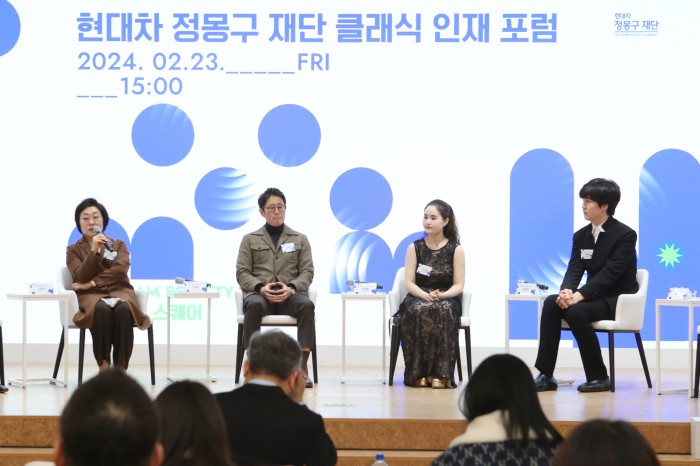 ▲ 왼쪽부터 김현미·성재창 교수, 위재원·김송현 장학생.ⓒ현대차 정몽구 재단
