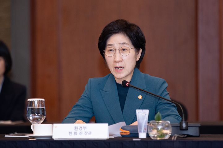 ▲ 한화진 환경부 장관이 지난 21일 서울 강남구 그랜드인터콘티넨탈 서울 파르나스에서 열린 지속발전기업협의회(KBCSD) CEO 정책간담회에 참석해 발언하고 있다.ⓒ환경부