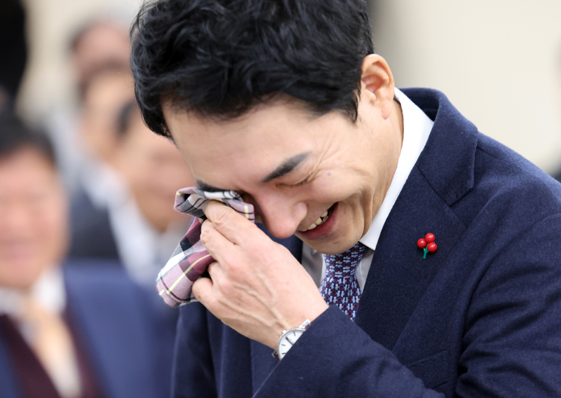 ▲ 박민식 국가보훈부 장관이 26일 세종시 정부세종청사에서 열린 이임식에서 눈물을 흘리고 있다.ⓒ뉴시스