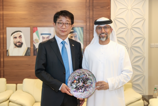 ▲ 박상우 국토교통부 장관(왼쪽)은 지난 26일 아랍에미리트(UAE) 에너지인프라부 장관을 만나 양국 간 협력 강화방안을 논의했다.ⓒ