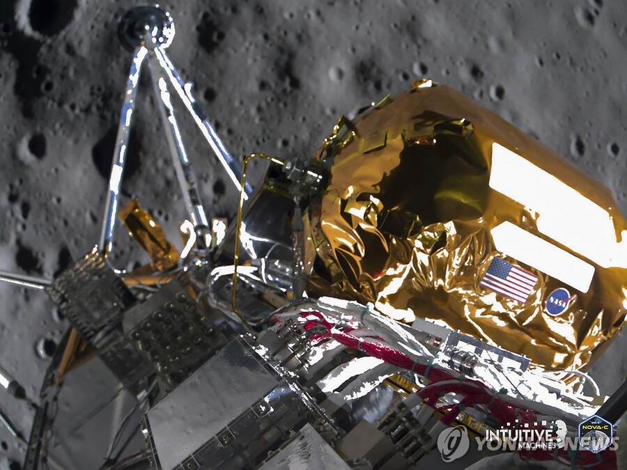▲ 인튜이티브 머신스가 공개한 달 근접 사진. ⓒAP/연합뉴스