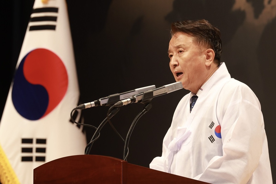 ▲ 김영환 충북도지사가 1일 청주예술의전당에서 열린 ‘제105주년 삼일절 기념식’에서 기념사를 하고 있다.ⓒ충북도