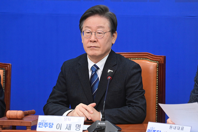 ▲ 이재명 더불어민주당 대표가 4일 국회에서 열린 최고위원회의에 참석하고 있다. ⓒ이종현 기자