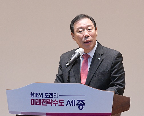 ▲ 최민호 세종시장이 4일 3월 직원소통의 날'에서 직원들에게 강의하고 있다.ⓒ세종시