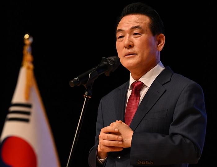 ▲ 백성현 충남 논산시장이 4일 논산아트센터 대공연장에서 열린 3월 월례모임에서 인사말을 하고 있다.ⓒ논산시