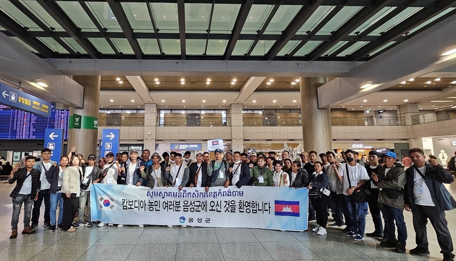▲ 음성 지역 농촌에서 일손을 도울 캄보디아 외국인 계절근로자 65명이 6일 입국했다.ⓒ음성군