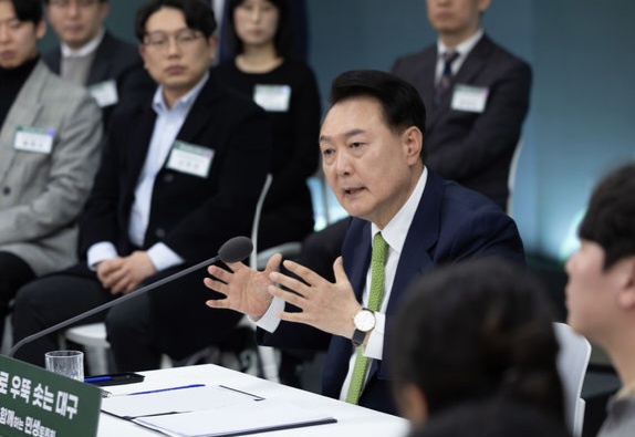 ▲ 윤석열 대통령이 지난 4일 대구 북구 경북대학교에서 '첨단 신산업으로 우뚝 솟는 대구'주제로 열린 열여섯 번째 국민과 함께하는 민생토론회에서 마무리 발언을 하고 있다. ⓒ뉴시스