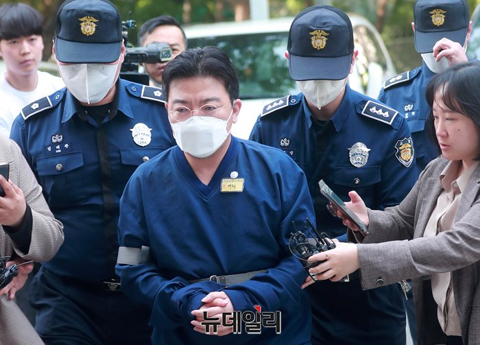 ▲ 라덕연 호안투자자문사 대표가 지난해 5월 서울남부지법에서 열린 구속 전 피의자 심문(영장실질심사)에 출석하고 있다. ⓒ정상윤 기자