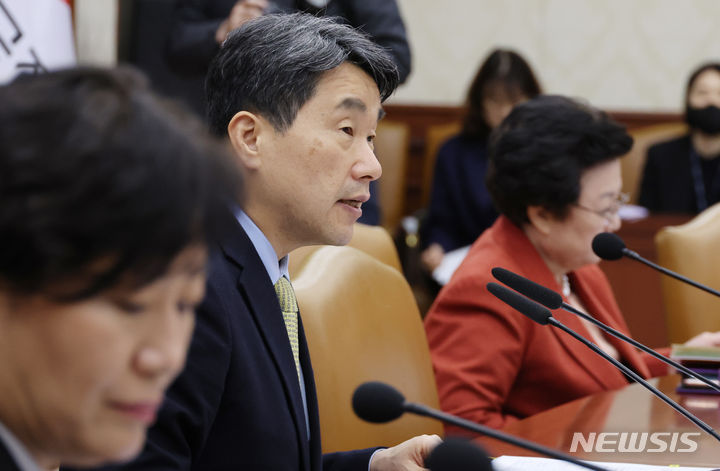 ▲ 이주호 사회부총리 겸 교육부 장관이 지난달 7일 서울 종로구 정부서울청사에서 제1차 사회관계장관회의에 참석해 발언하고 있다.ⓒ뉴시스