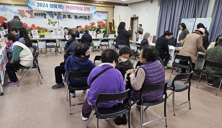 ▲ 청도군(군수 김하수)은 6일부터 원거리 주민들이 군청을 방문하지 않고도 인근 면사무소에서 다양한 행정서비스를 제공받을 수 있도록 ‘2024 상반기 찾아가는 현장민원실’을 마련했다.ⓒ청도군