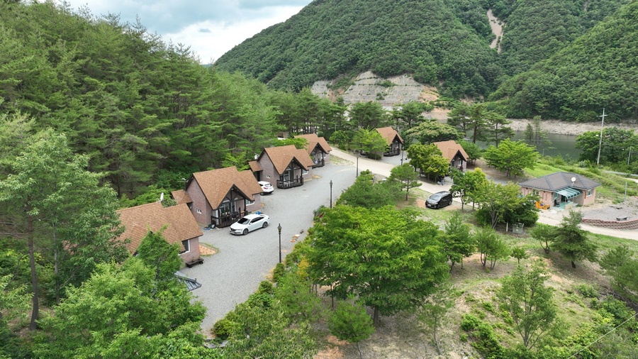 ▲ 청송군(군수 윤경희)은 올해 ‘여유와 활력이 넘치는 농촌공간 조성’이라는 목표를 세우고 정주서비스 기능을 강화하고 편의·이용시설을 확충하여 활력이 넘치는 청송의 농촌공간을 조성하고자 430억 원의 예산을 투입하여 다양한 사업을 시행한다.ⓒ청송군