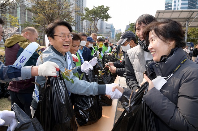 ▲ 광주광역시는 25~30일까지 ‘반려식물과 함께하는 나무 나누어주기 행사’를 개최한다고 12일 밝혔다.
ⓒ광주광역시 제공