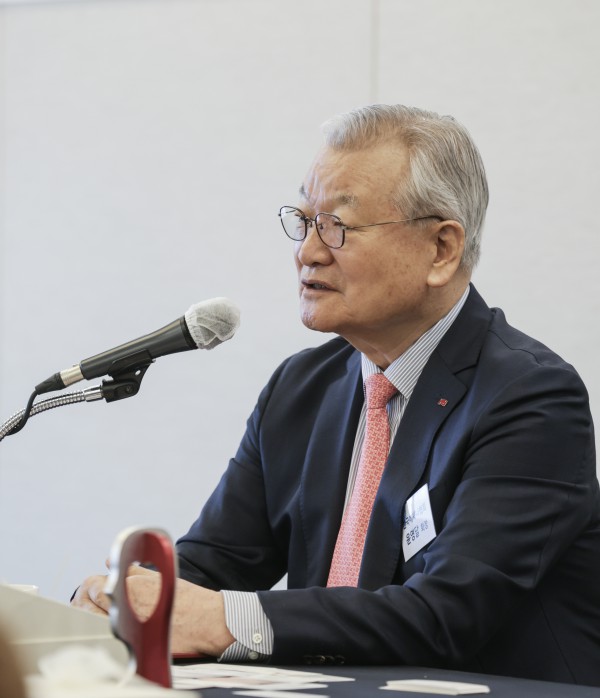 ▲ 제12대 한국메세나협회 회장으로 선출된 윤영달 크라운해태제과 회장이 12일 서울 중구 프레스센터에서 기자간담회를 가졌다.ⓒ한국메세나협회